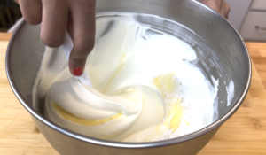 folding pudding into whipped cream